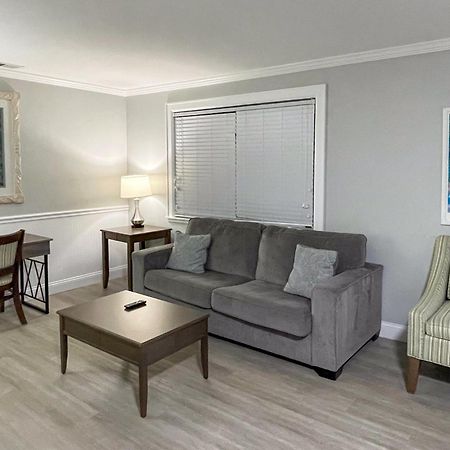 Marco Island Lakeside Inn Ngoại thất bức ảnh