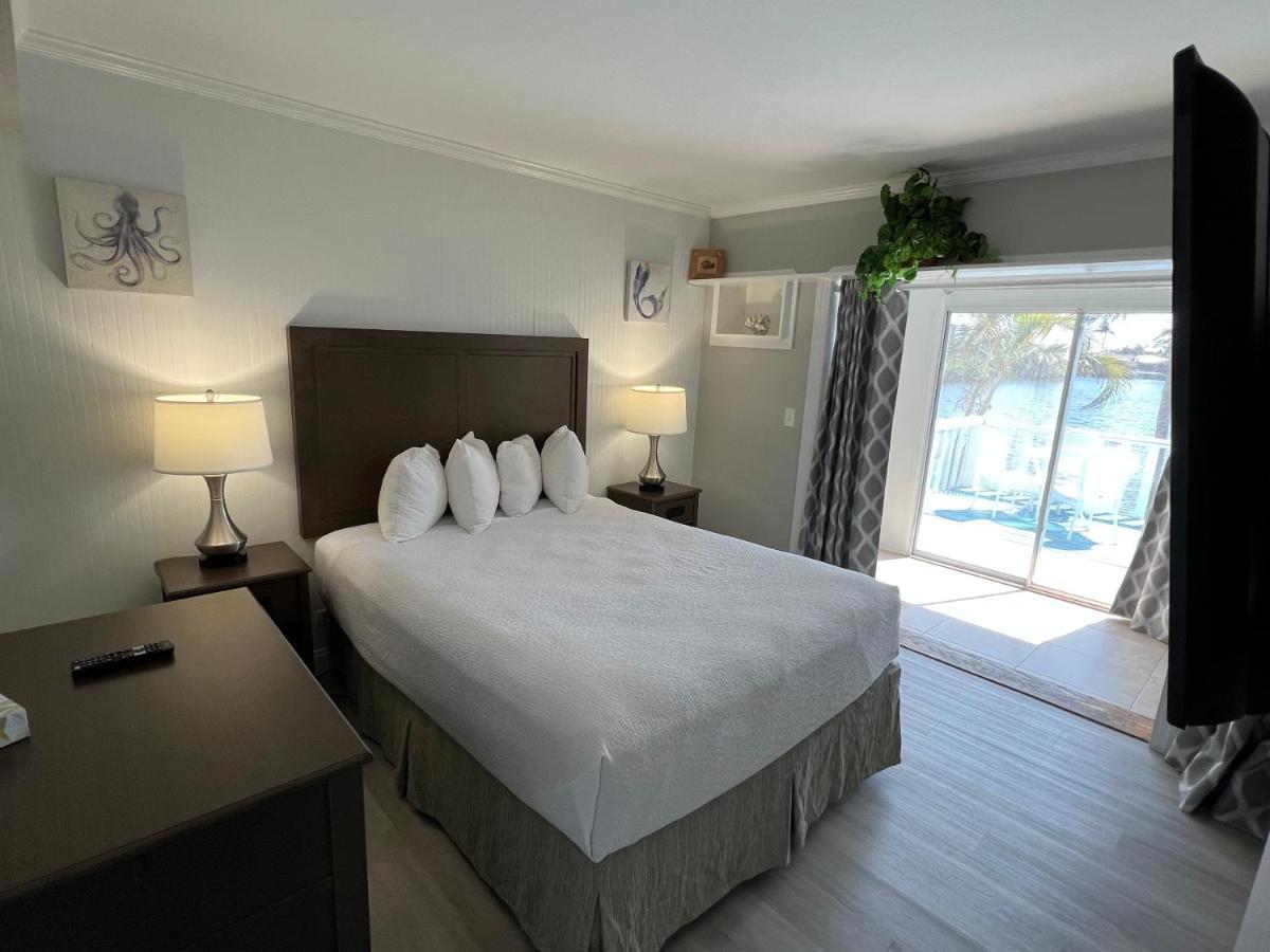 Marco Island Lakeside Inn Ngoại thất bức ảnh