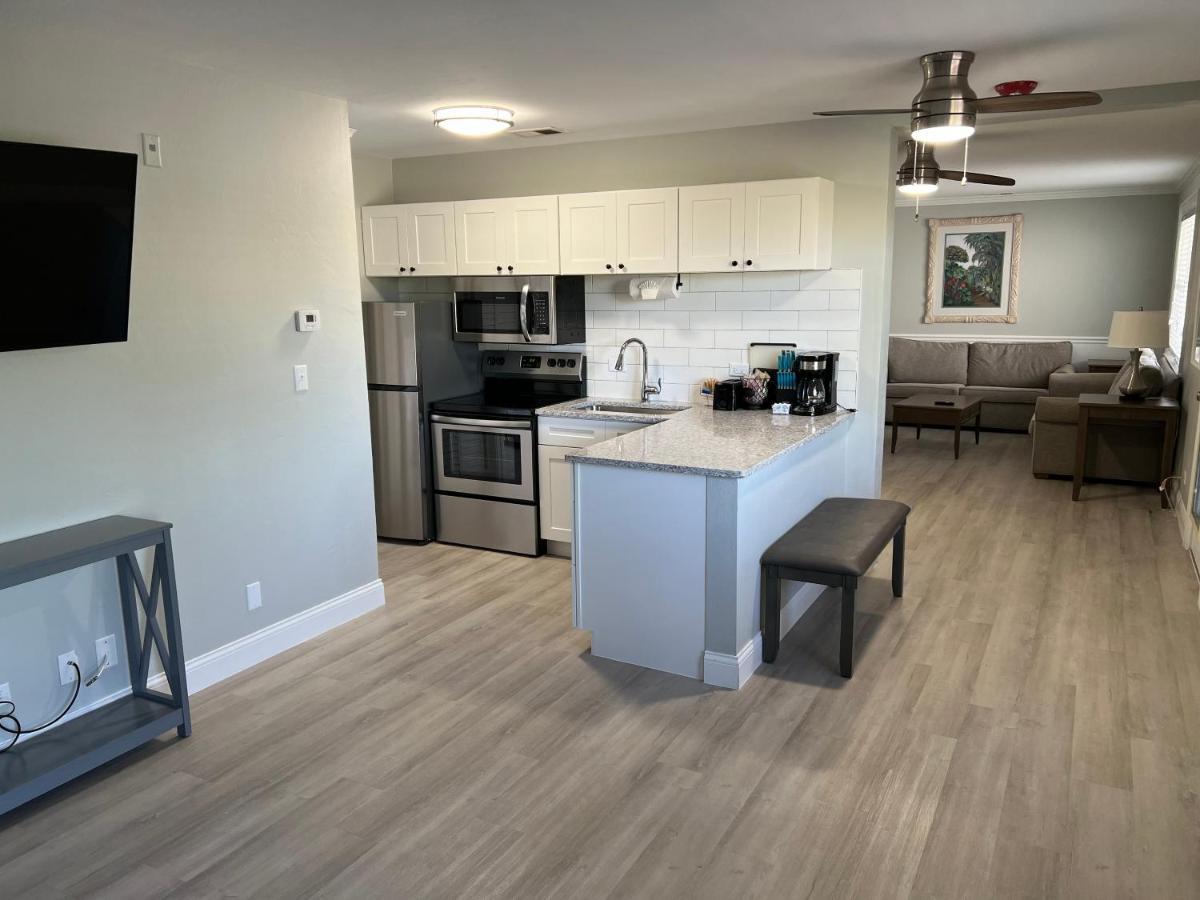 Marco Island Lakeside Inn Ngoại thất bức ảnh