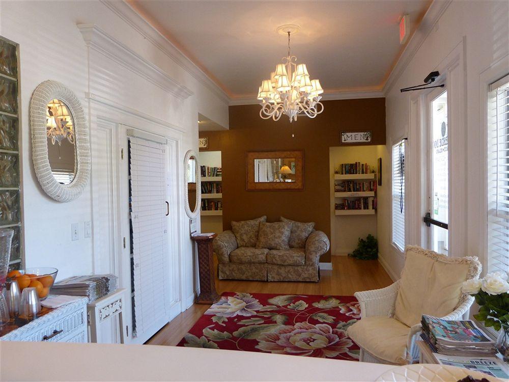 Marco Island Lakeside Inn Ngoại thất bức ảnh