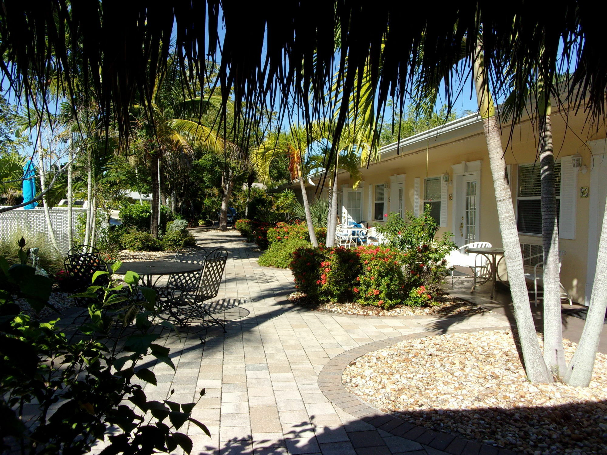 Marco Island Lakeside Inn Ngoại thất bức ảnh