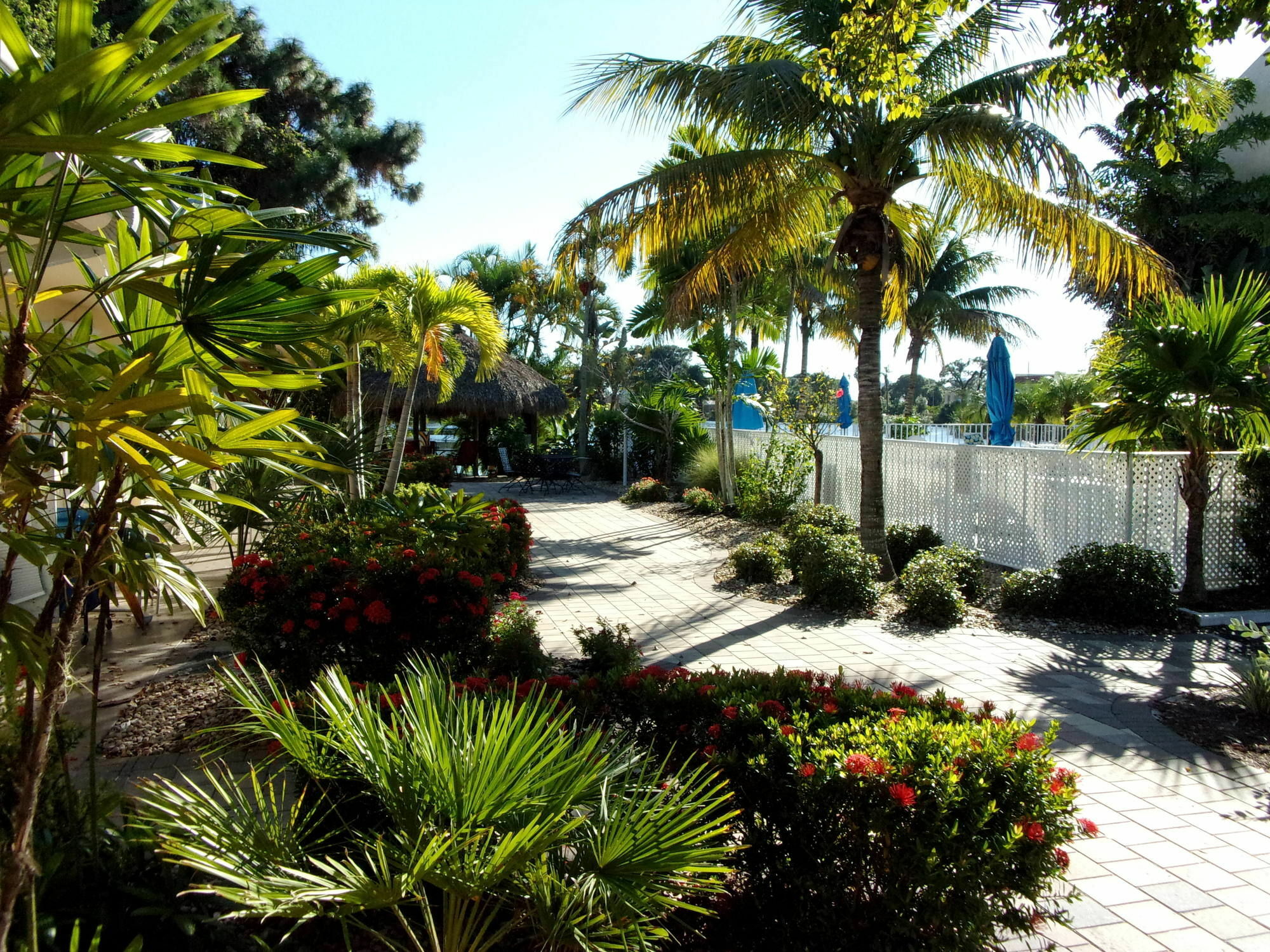 Marco Island Lakeside Inn Ngoại thất bức ảnh