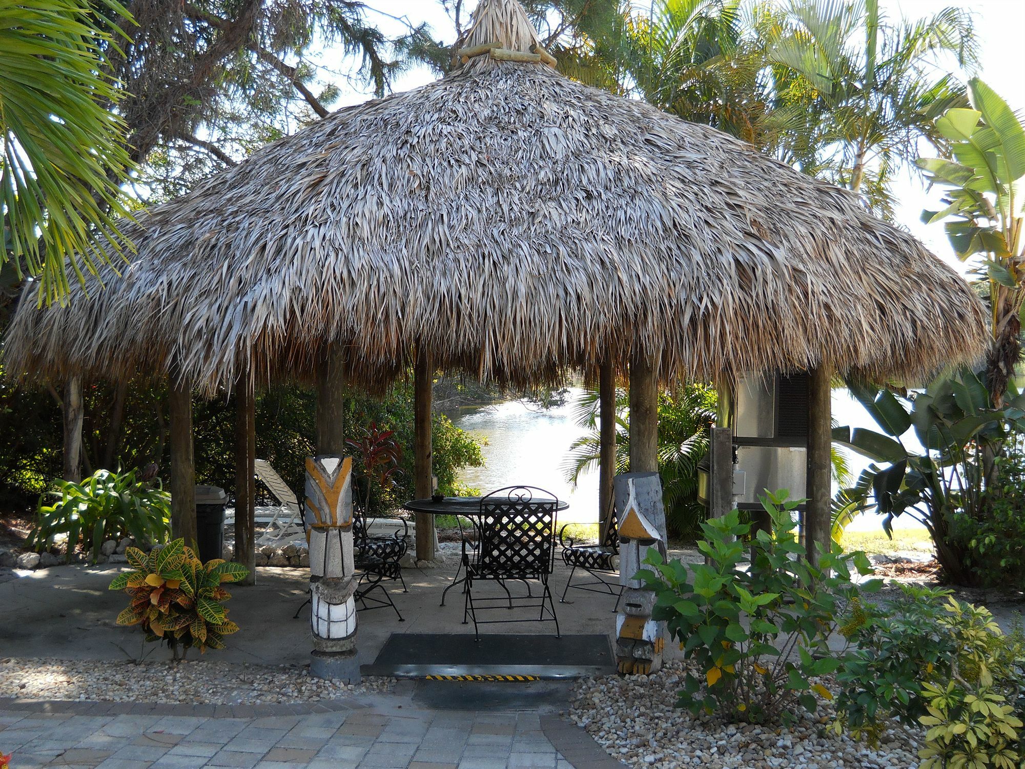Marco Island Lakeside Inn Ngoại thất bức ảnh