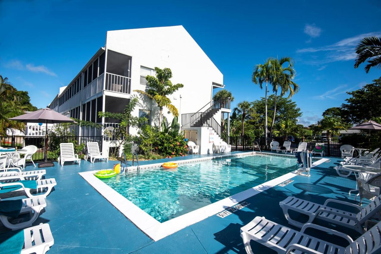 Marco Island Lakeside Inn Ngoại thất bức ảnh